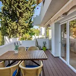 Quiet Apartment Near The Beach, With Pool And Garden