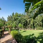 Quiet Apartment Near The Beach, With Pool And Garden
