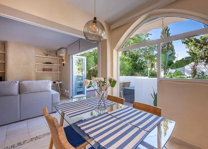 Quiet Apartment Near The Beach, With Pool And Garden