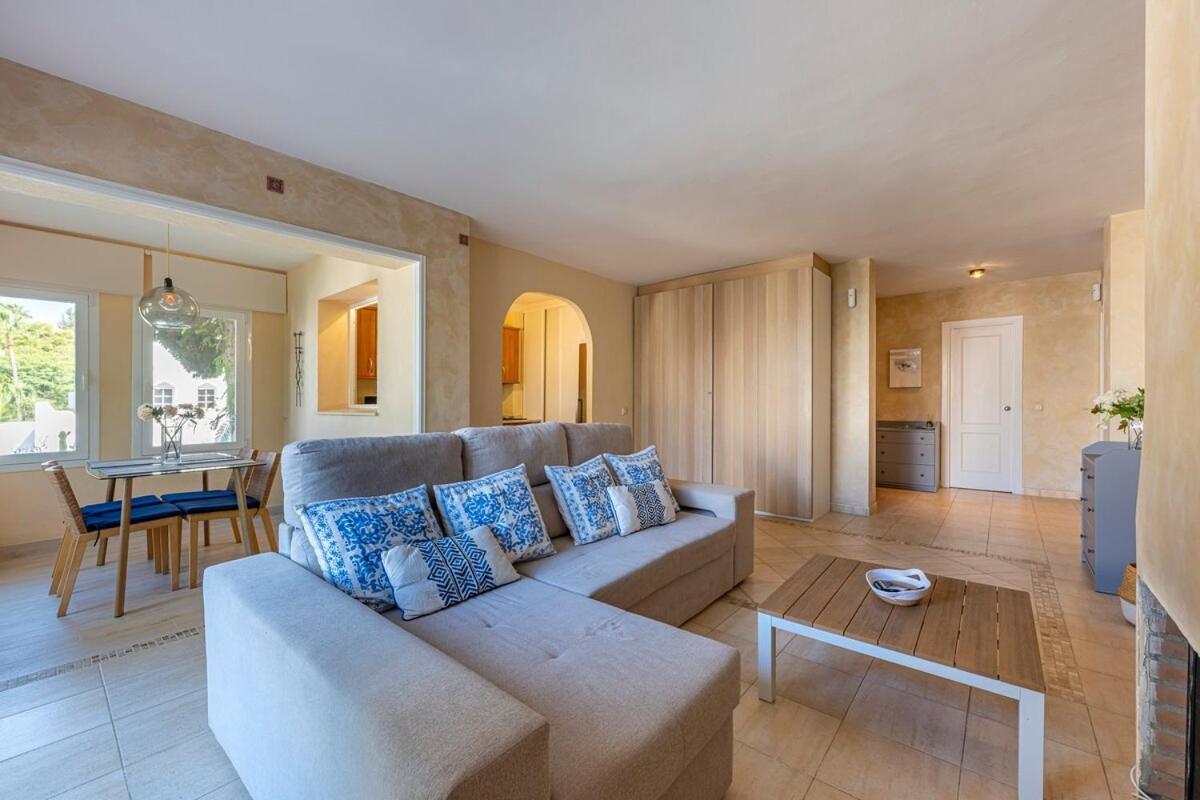 Quiet Near The Beach, With Pool And Garden Apartment