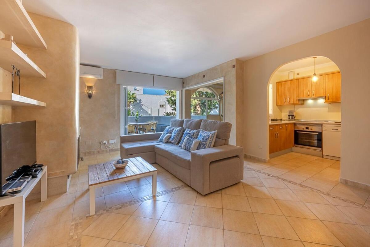 Quiet Near The Beach, With Pool And Garden Apartment